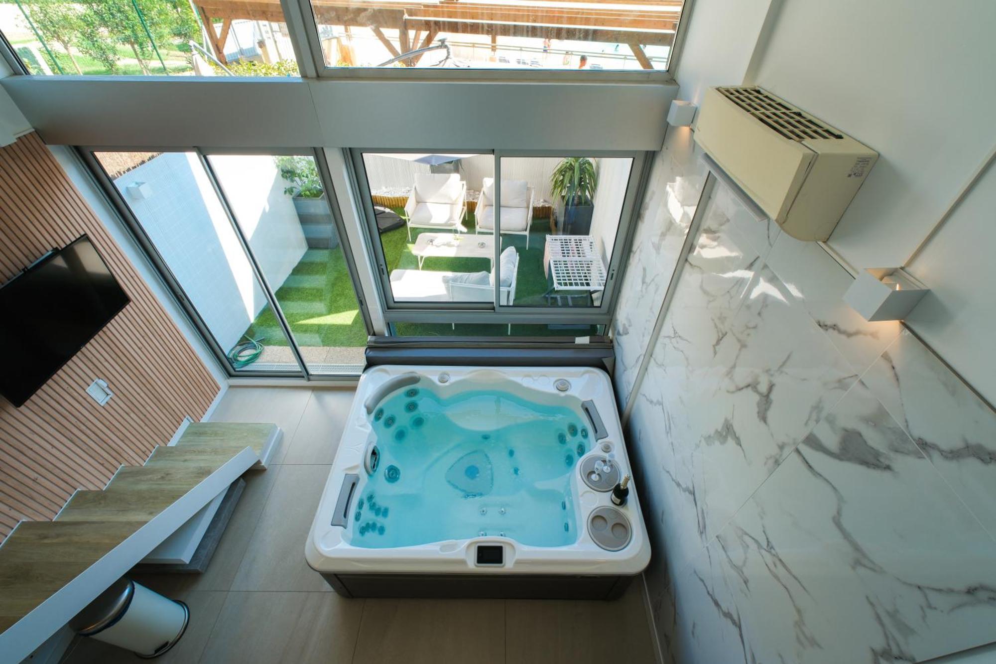 Villa Bono Jacuzzi & Spa Сен-Лоран-дю-Вар Экстерьер фото