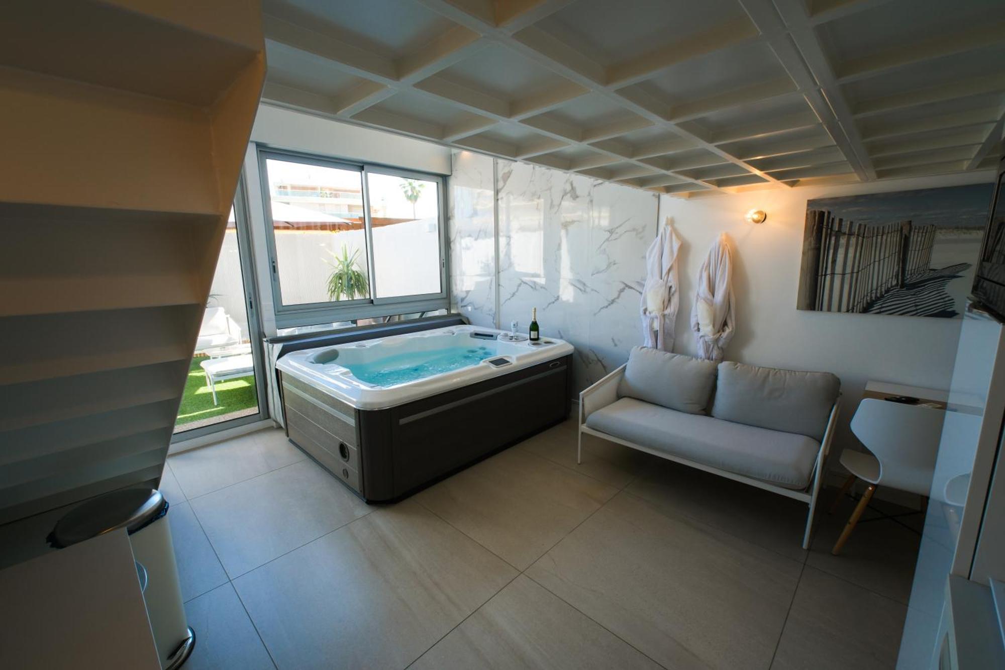 Villa Bono Jacuzzi & Spa Сен-Лоран-дю-Вар Экстерьер фото